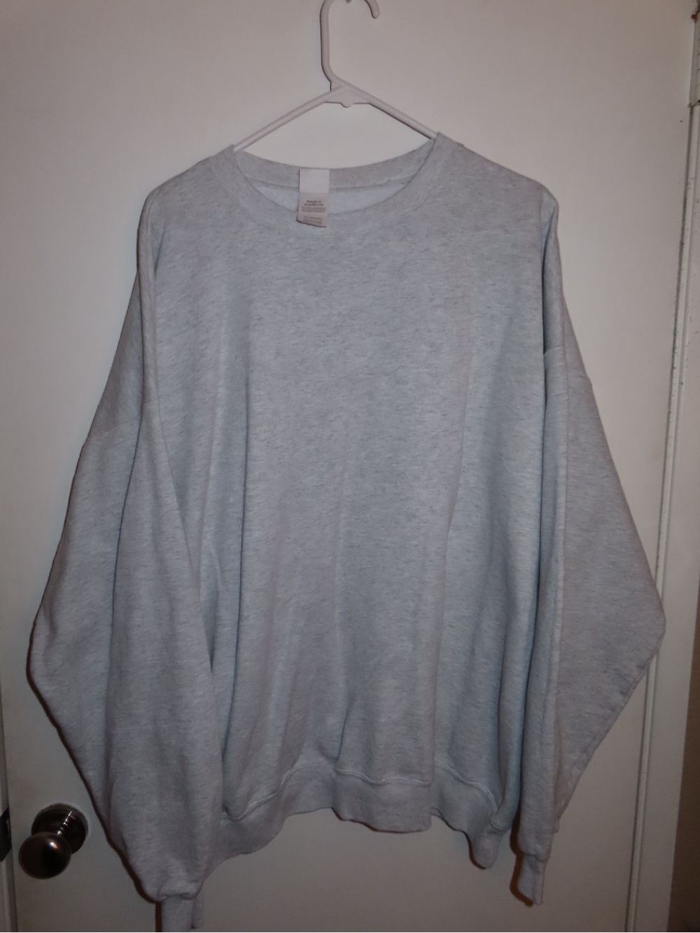 Hanes Men's Light Gray Crewneck Sweatshirt